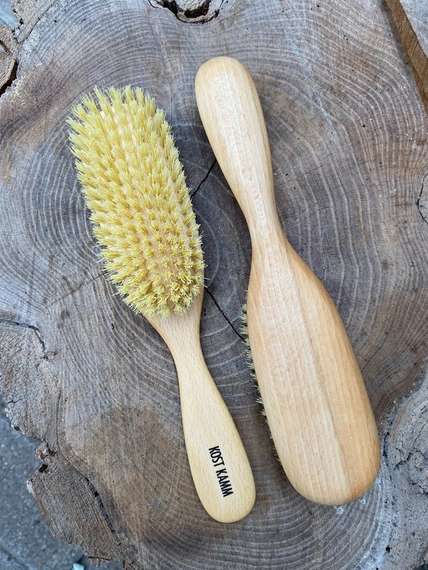 Haarbürste aus Buchenholz vegan von KOSTKAMM